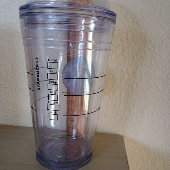 EUC STARBUCKS CLEAR REUSABLE 16 OZ HARD PLASTIC TUMBLER WITH DOMED LID - Picture 2 of 4